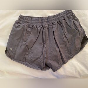Lululemon hotty hot 2.5” shorts
